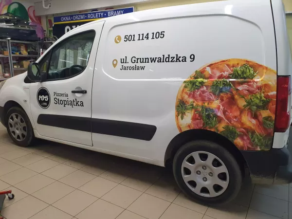 reklama-na-samochodzie-48